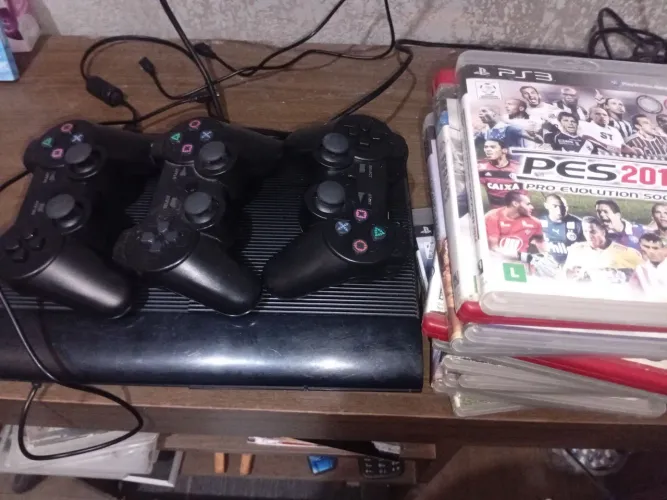 Ps3 completo 3 controle +cabos e 10 jogos