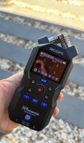 Gravador de Áudio Zoom H4N Essential - Preto