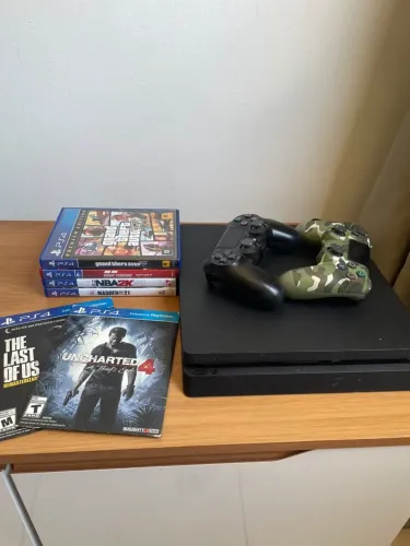 Ps4 slim 1TB ,com 6 Jogos e 2 controles, e vários jogos na nuvem do vídeo game