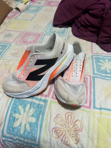 Tênis NEW balance Rebel v4 fuelcel (corrida)