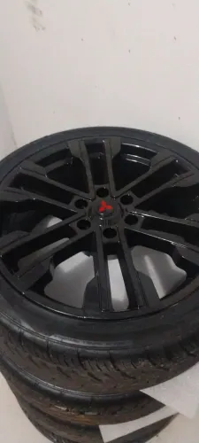 Roda 22 Pajero dakar Triton 2025 pneus Pirelli semi novos 285 45 22