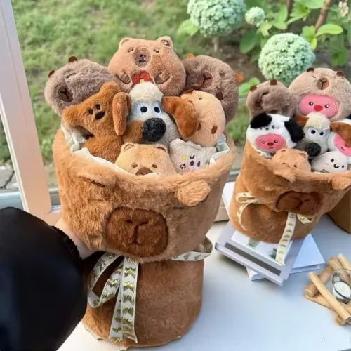 Pelúcia Buquê de Capivara - Presente Fofo e Criativo 