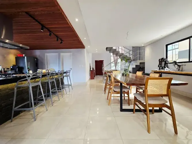 Casa de 280m2 com 3 Suítes, Toda Projetada e Piscina Privativa