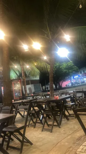 Empregos auxiliar de cozinha e garçom 