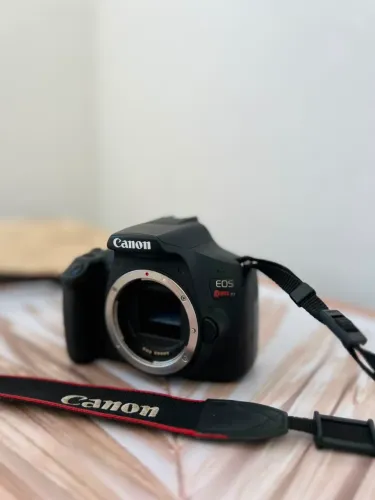 Canon T7
