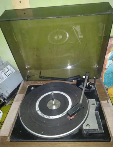 Toca disco usado para colecionador 
