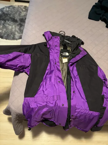 Jaqueta The North Face Gore-Tex Vintage Roxa e Preta