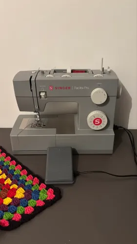Máquina de Costura Reta Singer Facilita Pro 4423
