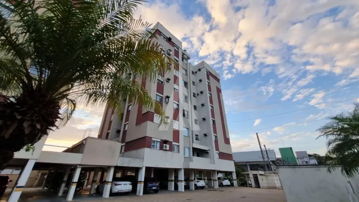 Apartamento com 03 quartos, sendo 01 com sacada no bairro Bom Retiro.