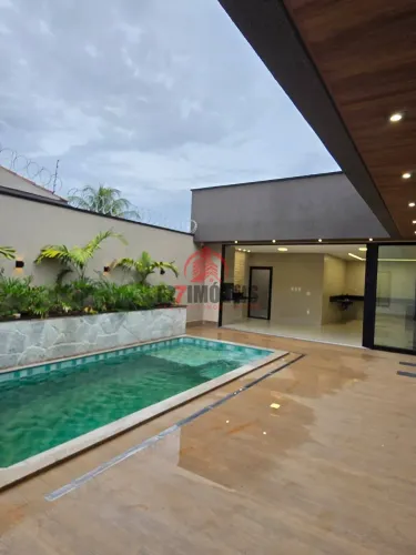 Casa de Alto Padrão à Venda no Jardim Ipê, Goiânia  Apenas 1 KM do Shopping Passeio das Ág