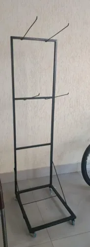 Expositor de carvão com rodinha