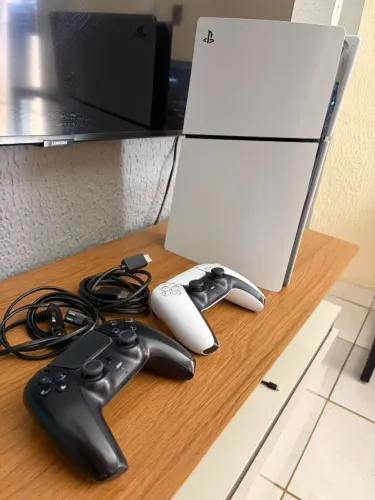 PlayStation 5 Slim Edição Digital (825GB) - Seminovo em Excelente Estado