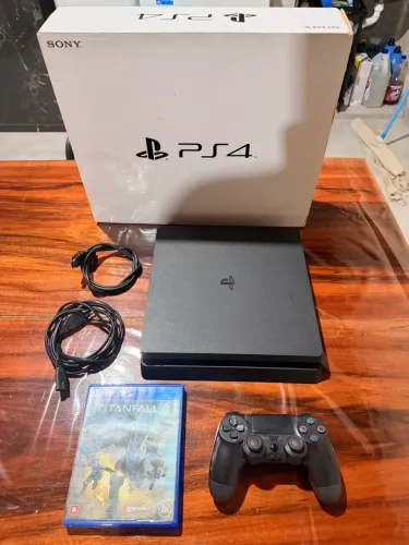 Ps4 slim muito novo