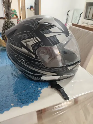 Vende-se capacete EBF Flash spark
