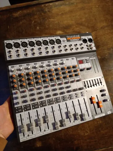Vendo mesa de som analógica Soundcraft SX1202FX USB, com 12 canais.<br>