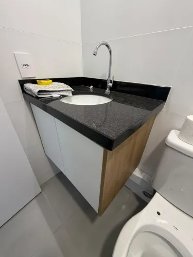Gabinete banheiro + pia (pedra São Gabriel)