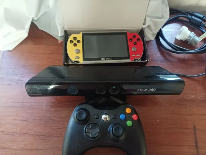 Vendo uma kitnet mais um controle de Xbox 360 e mais um vídeo game portátil 