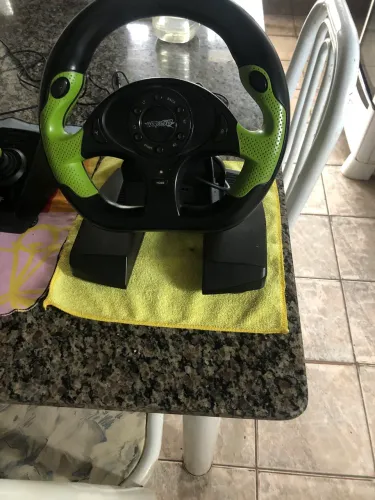 Volante de vídeo game mais macha e pedalo