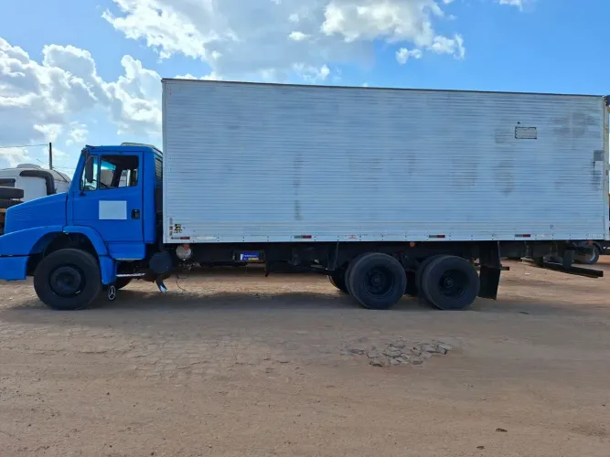 Mercerdes 1620 Trucado Baú