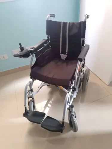 Cadeira de Rodas Elétrica - PCD, hospitalar