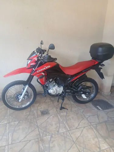 Moto bem conservado ,novinha