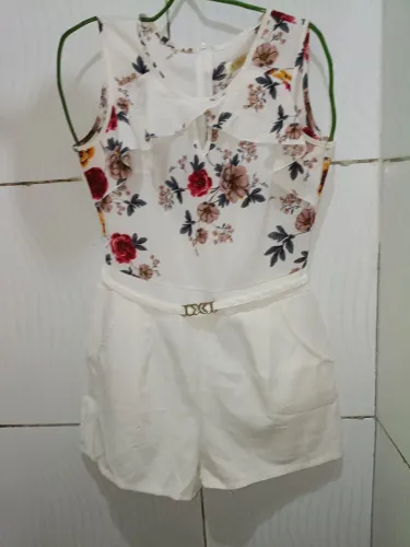 Macacão Curto Branco Floral Feminino M