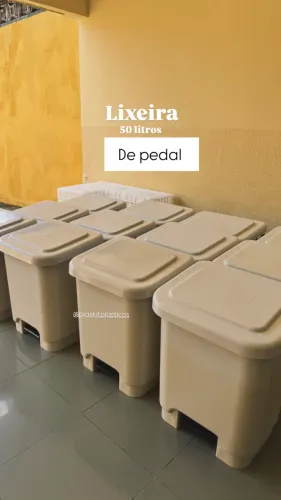 Lixeira de plástico
