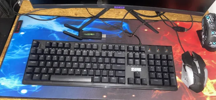 Teclado + Mouse + Adaptador wifi