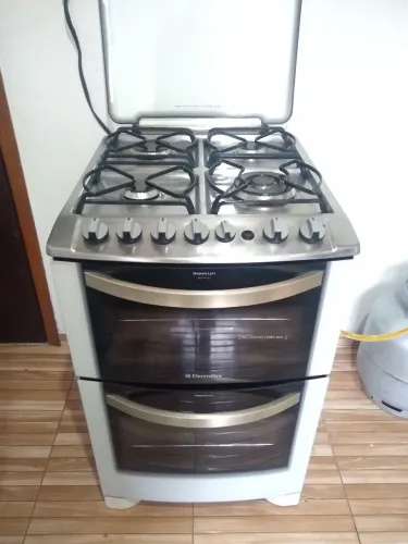 Fogão Eletrolux 2 fornos com grill funcionando tudo perfeitamente.