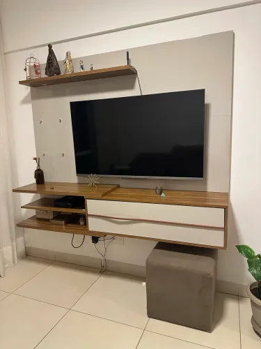 Painel para TV 1,80 m com Bancada Suspensa | Excelente Estado