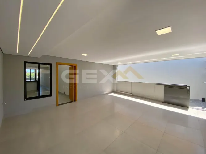 Casa à Venda, 4 quartos (1 suíte) no Bairro Santa Marta em Divinópolis MG.