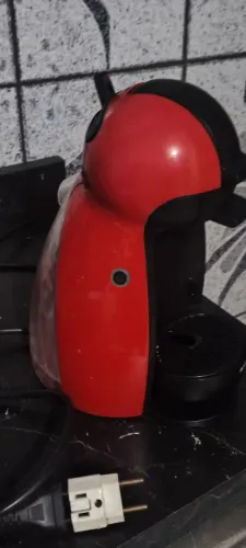 Cafeteira Arno Nescafé Dolce Gusto Piccolo vermelha