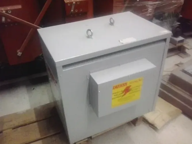 Transformador Trifásico de 220V para 380V, 75KVA.