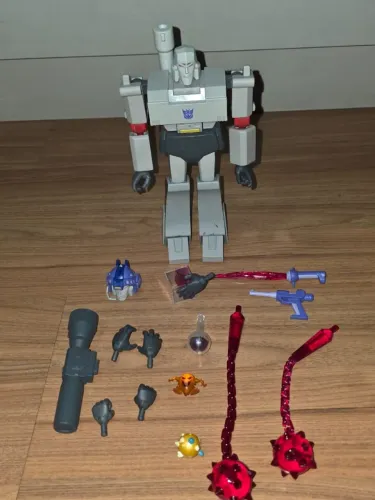 Megatron super 7 Transformers ultimates 