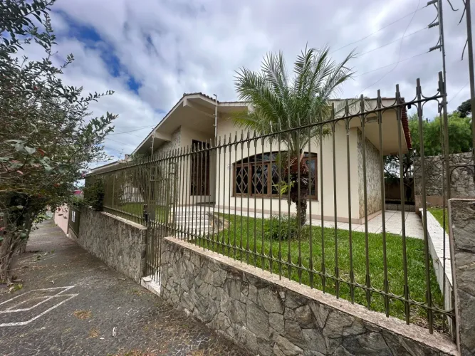 Casa comercial de esquina para locação