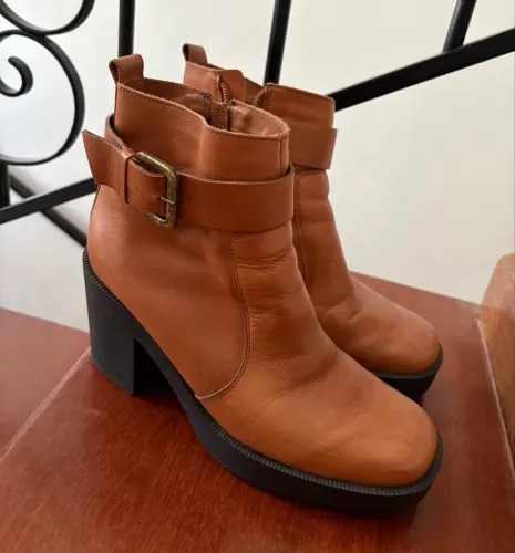 Bota caramelo couro n.35