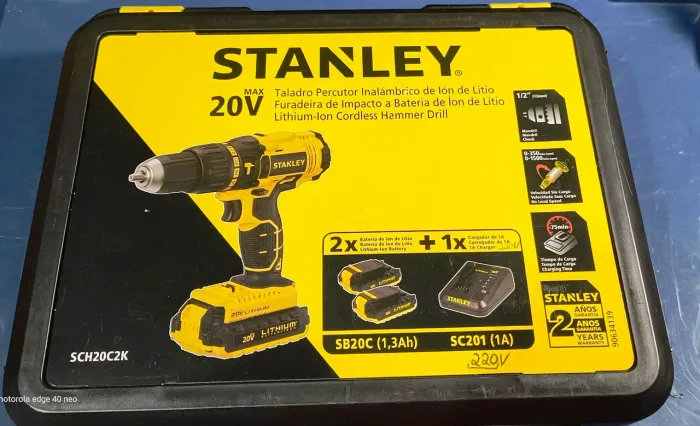 Parafusadeira Furadeira Stanley 20V MAX 2 Baterias 1 Carregador e Maleta Nova Robusta
