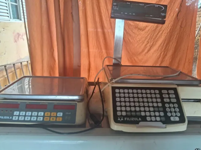 2 Balanças 15kg (com etiqueta)