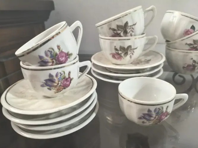 Aparelho de Chá e Café Porcelana Floral com Filete Dourado