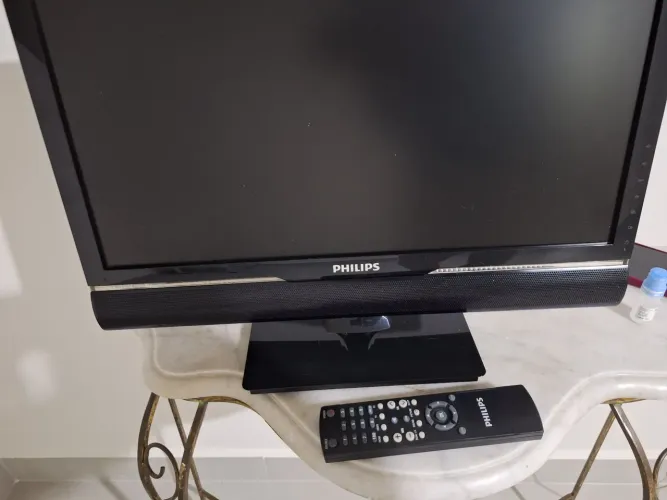 Tv/ televisão/ monitor plhips estado zero 24 polegadas acompanha conversor 