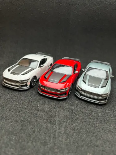 Mustang Dark Horse em Miniatura