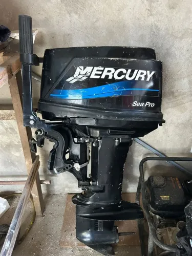 motor de popa Mercury Sea Pro de 25 HP de 2 tempos.