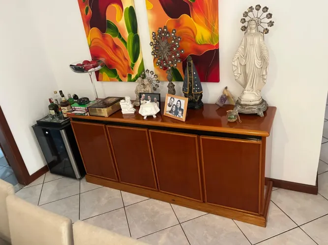 Aparador/buffet de madeira