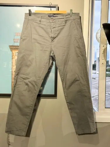 calça de sarja masculino marfino (renner) - tamanho 42 - slim - cor cinza