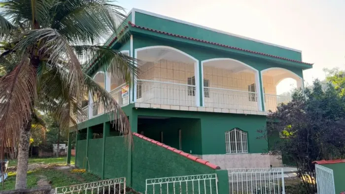 Casa em condomínio fechado em Tinguá