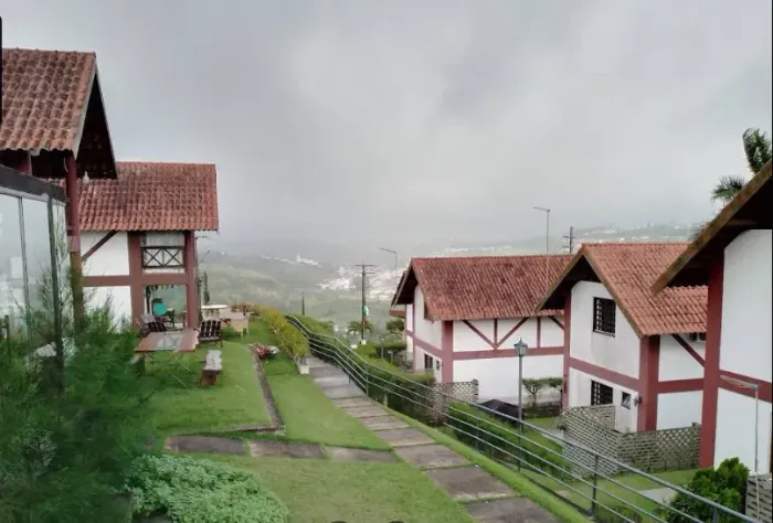 Chalé Bananeira - Condomínio Serra Nevada 100m² 3 Quartos, 2 Suítes, - Mobiliado e Decorad