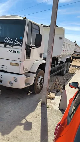 Ford cargo 2428 caçamba 