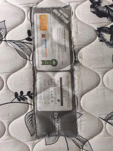 Cama box casal, com colchão king ótimo estado