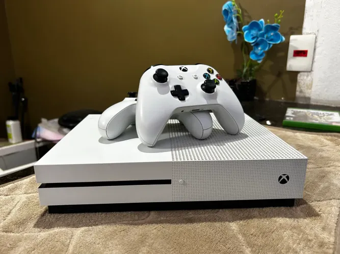 Xbox one s 1TB 2 controles