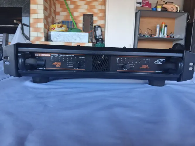 Amplificador cygnus SPA 450 EM ÓTIMO ESTADO